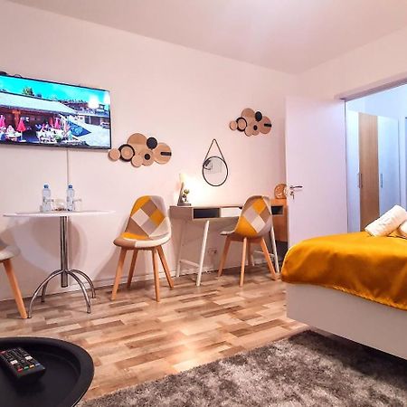 The Yellow King - Luxurious Apartment Bukarest Exteriör bild