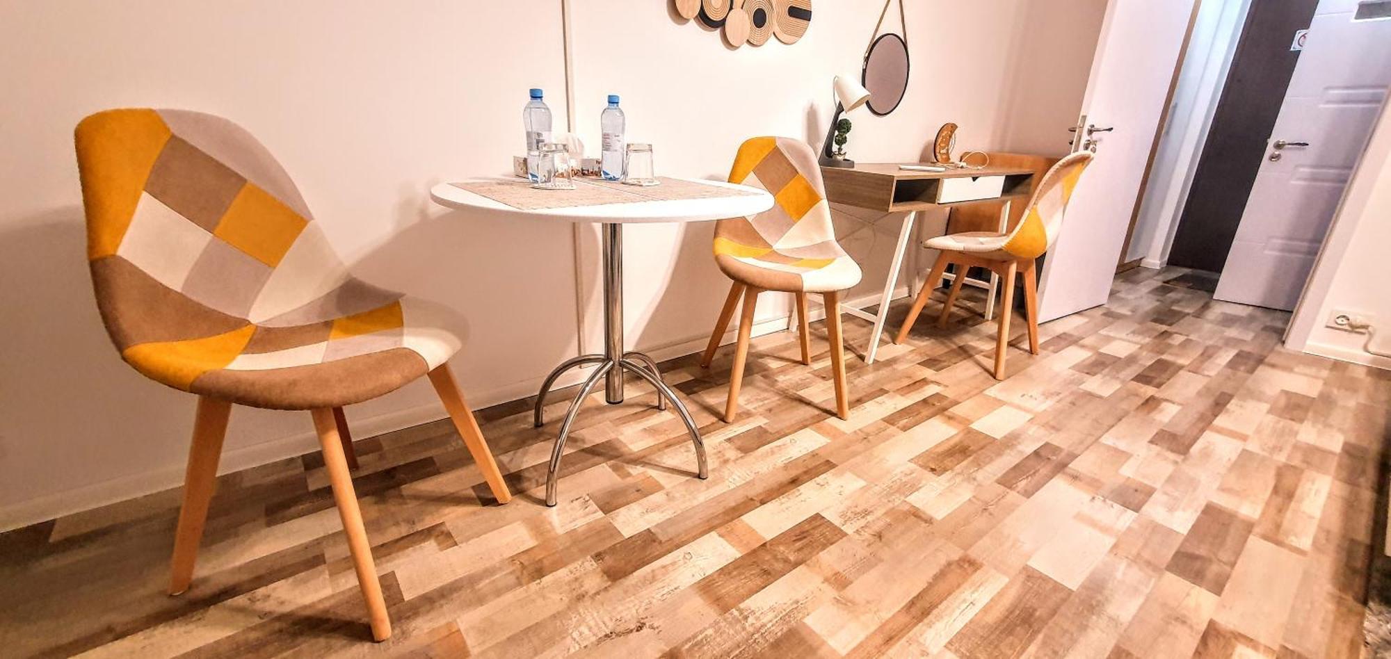 The Yellow King - Luxurious Apartment Bukarest Exteriör bild
